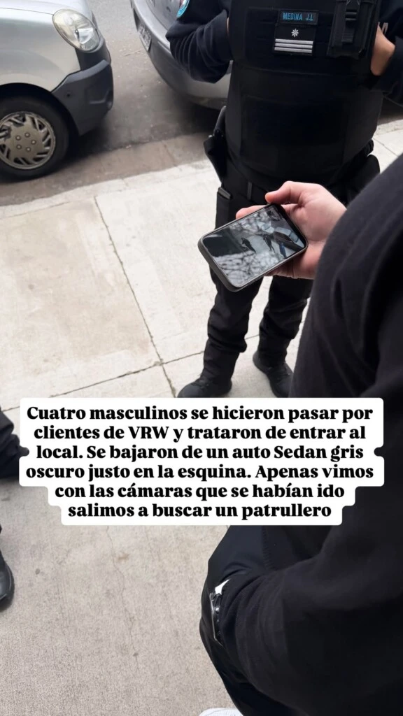 “Cuatro masculinos se hicieron pasar por clientes y trataron de entrar al local. Se bajaron de un auto Sedan gris oscuro justo en la esquina. Apenas vimos con las cámaras que se habían ido fuimos a buscar al patrullero”.