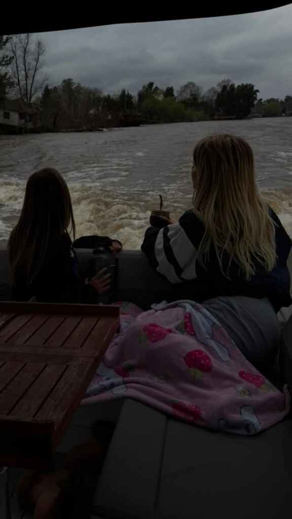 Wanda encontró en el Delta de Tigre un espacio para disfrutar de sus hijas y alejarse, al menos por unas horas, de las polémicas que atraviesan su vida personal.