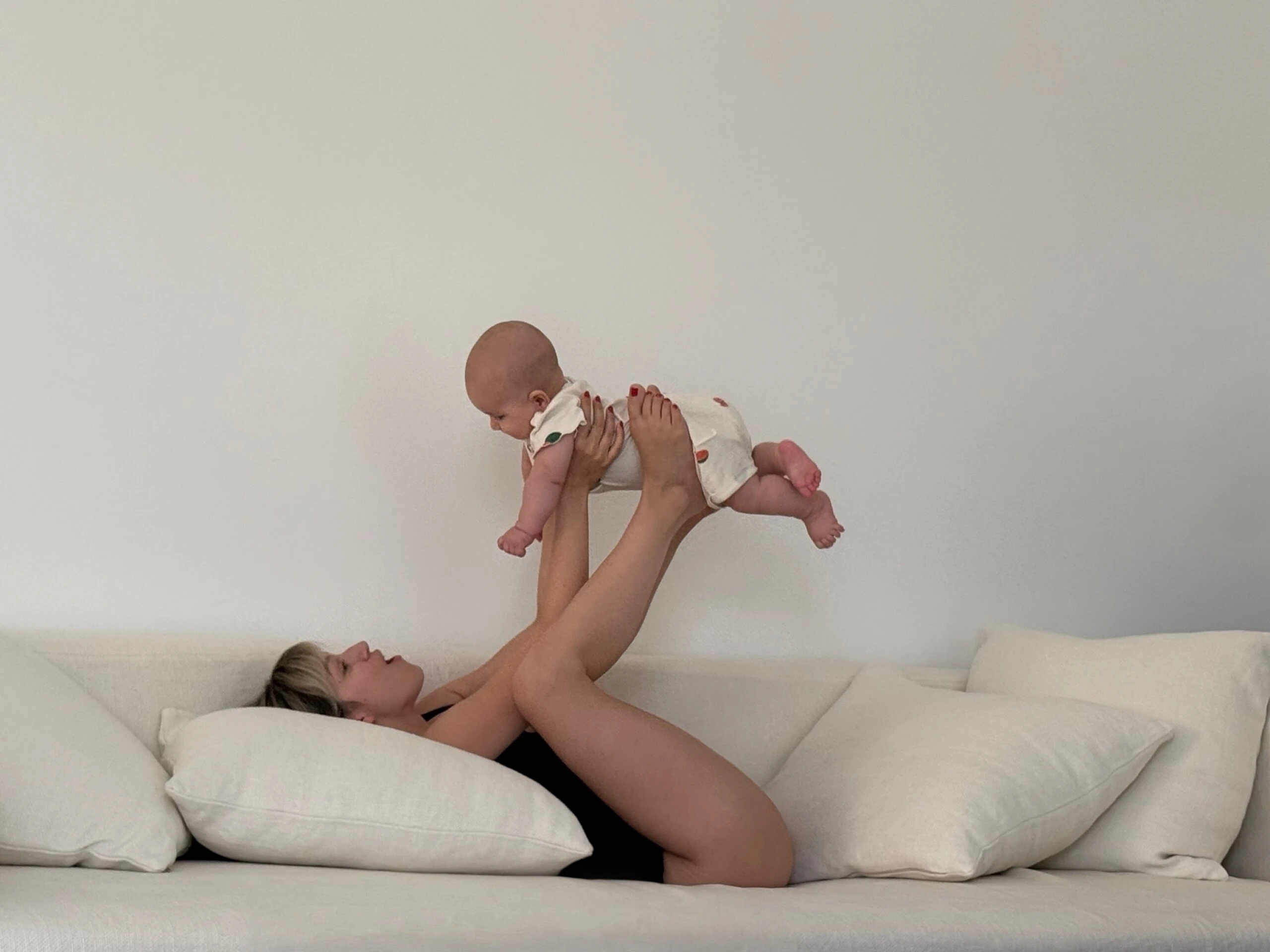 Úrsula Corberó y el Chino Darín compartieron las fotos más tiernas junto a su hijo Dante