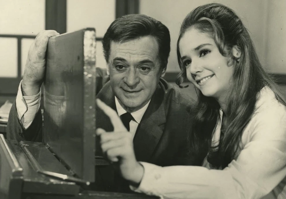 Luis Sandrini y Soledad Silveyra en "El profesor hippie", de 1969
