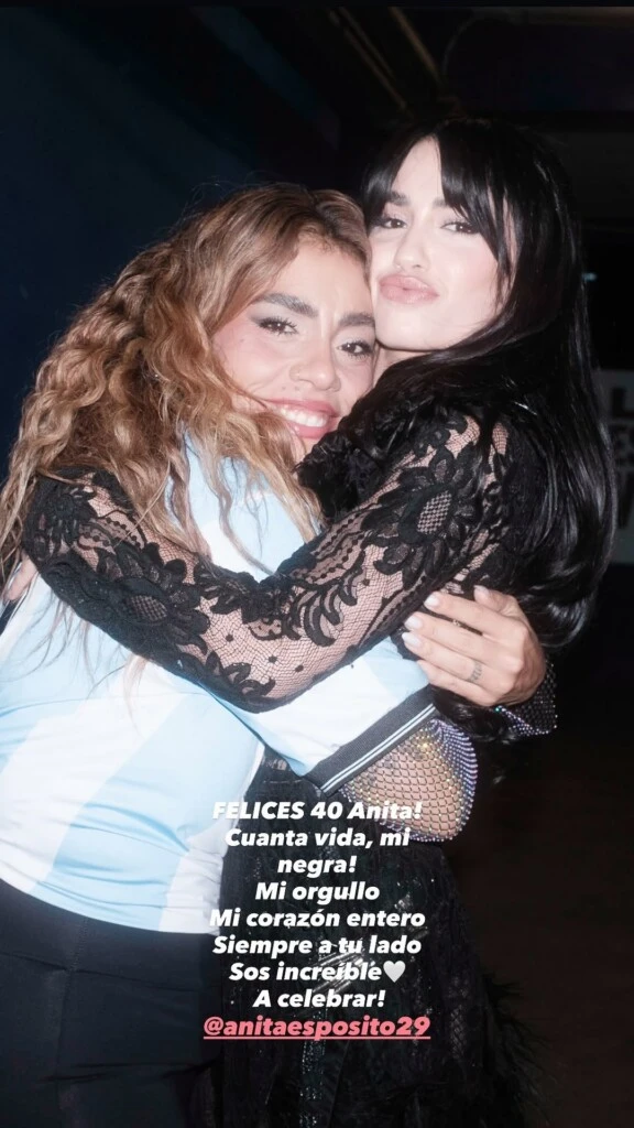 Este sábado 29 de agosto, por ejemplo, publicó un emotivo mensaje por el cumpleaños número 40 de su hermana, Anita Espósito.