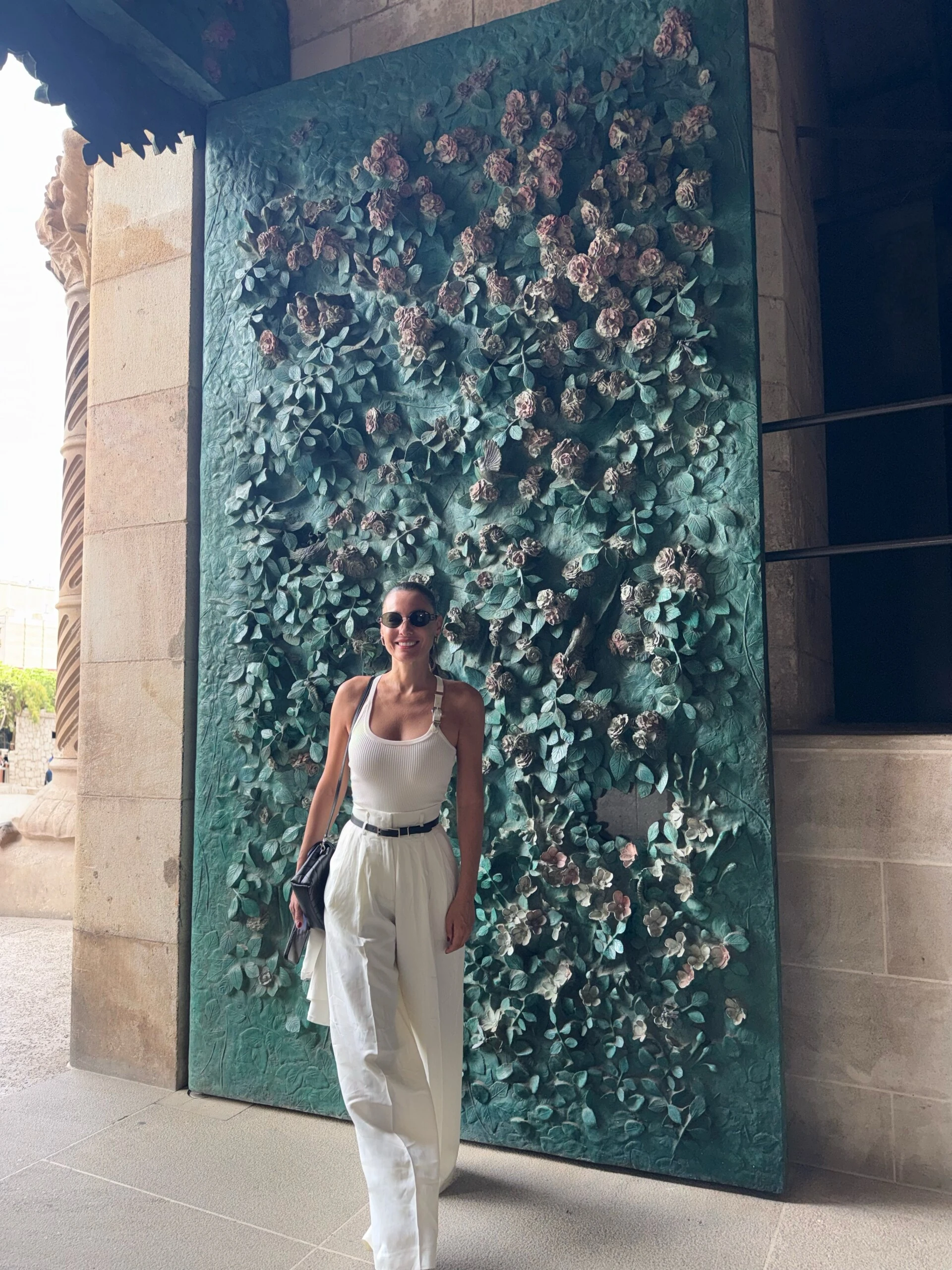 Pampita en Barcelona: cómo lograr un look chic y minimalista con básicos del placard