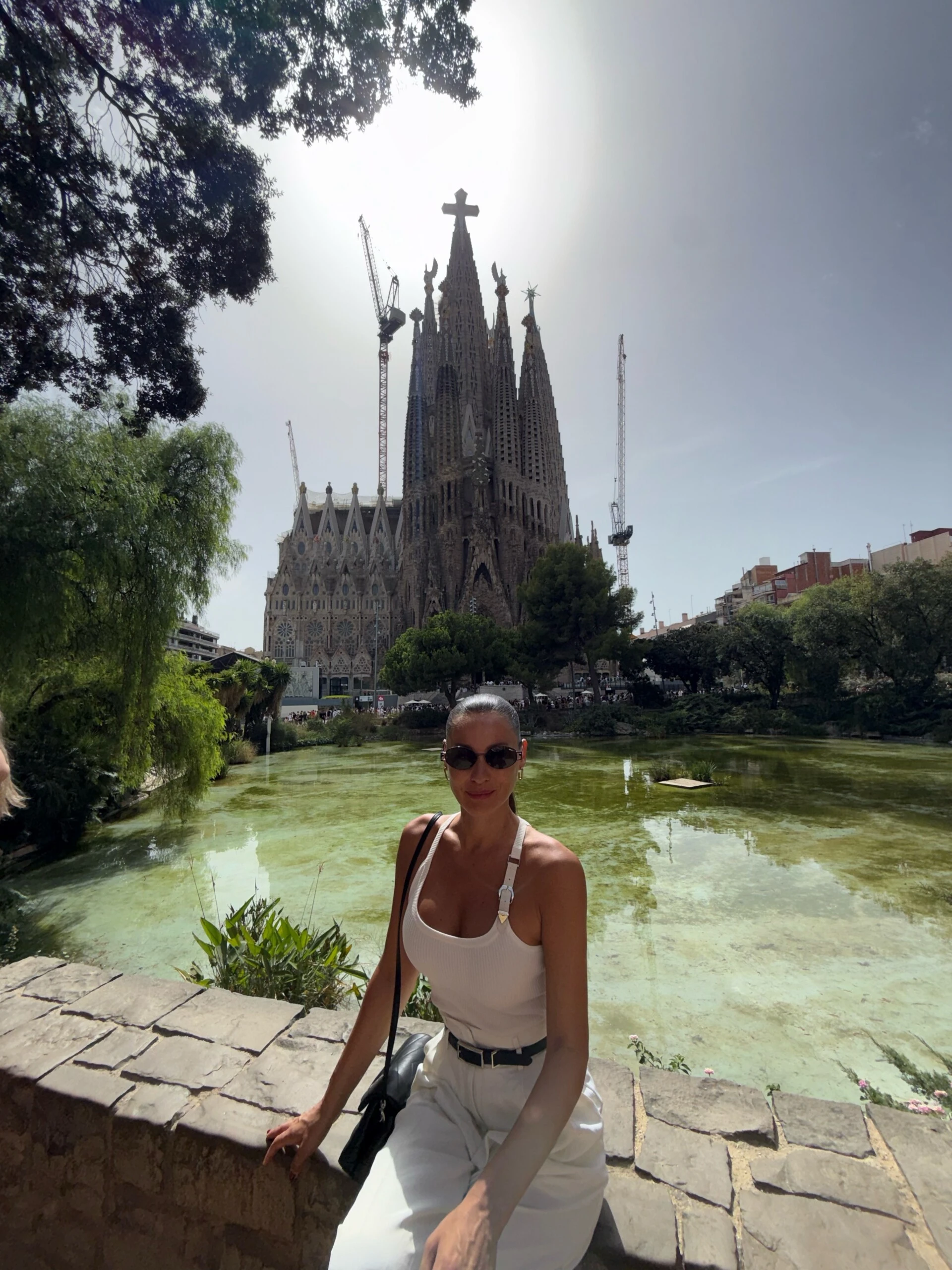 Pampita en Barcelona: cómo lograr un look chic y minimalista con básicos del placard
