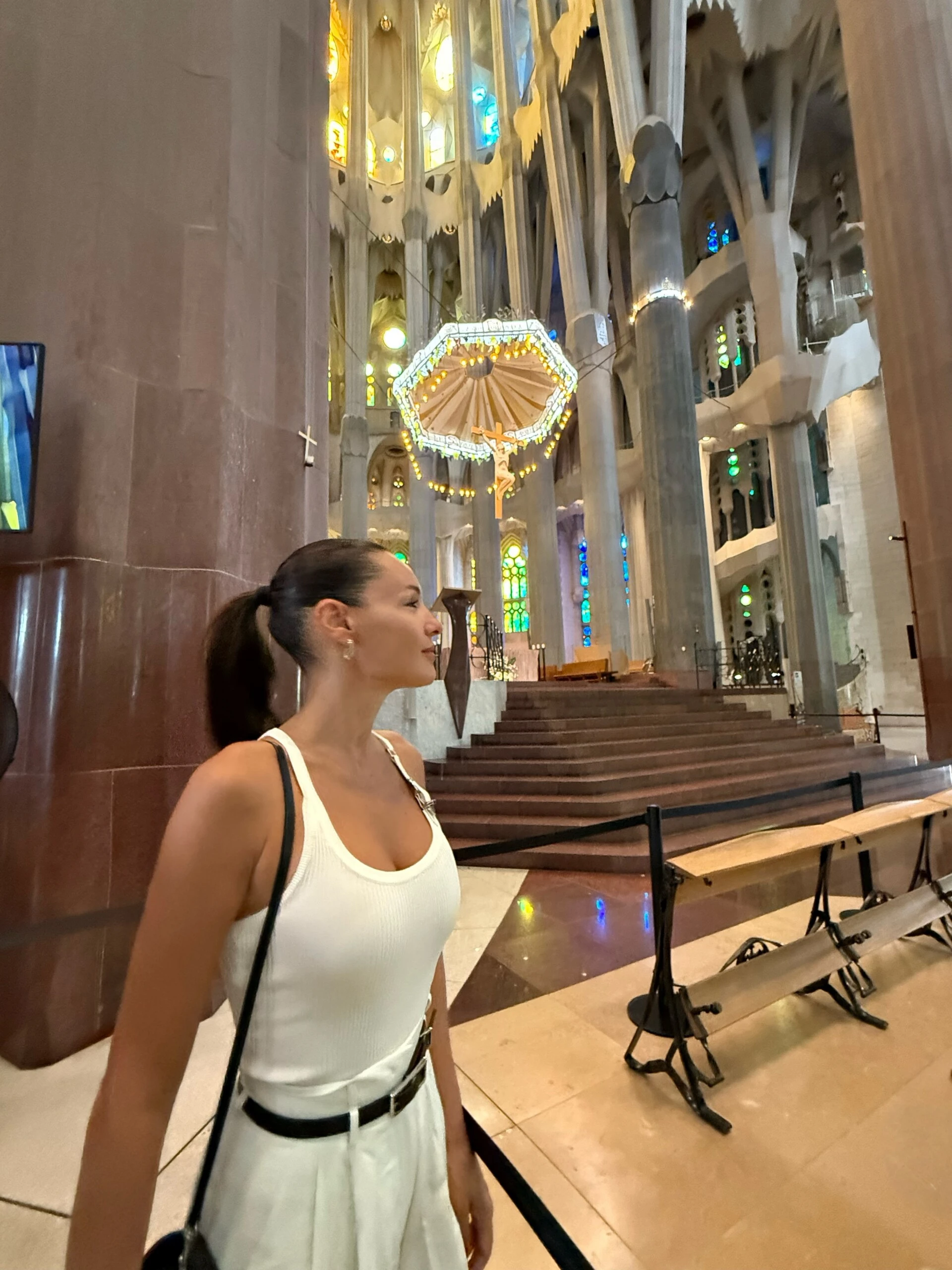 Pampita en Barcelona: cómo lograr un look chic y minimalista con básicos del placard