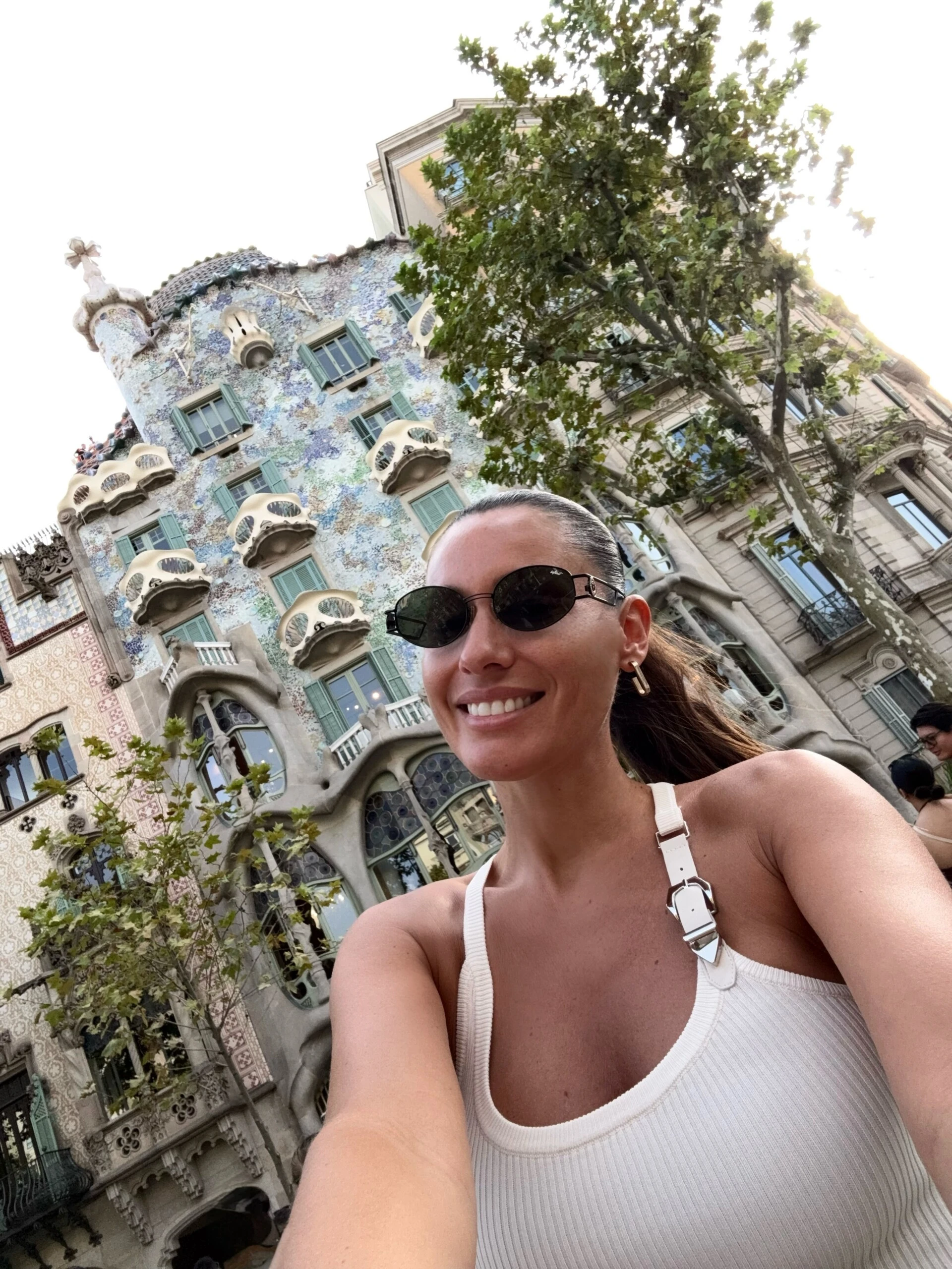Pampita en Barcelona: cómo lograr un look chic y minimalista con básicos del placard
