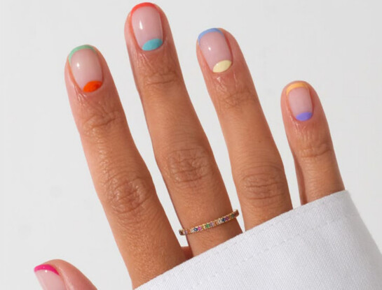 Reverse french: la tendencia en uñas que se viene para la primavera 2026