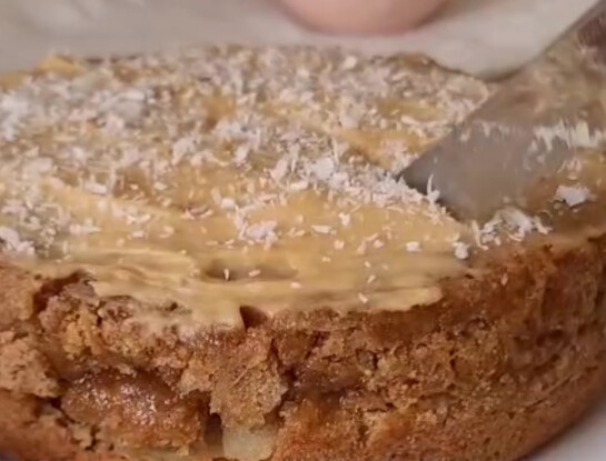 Torta de manzana 100% integral: la receta fácil que se prepara con pocos ingredientes