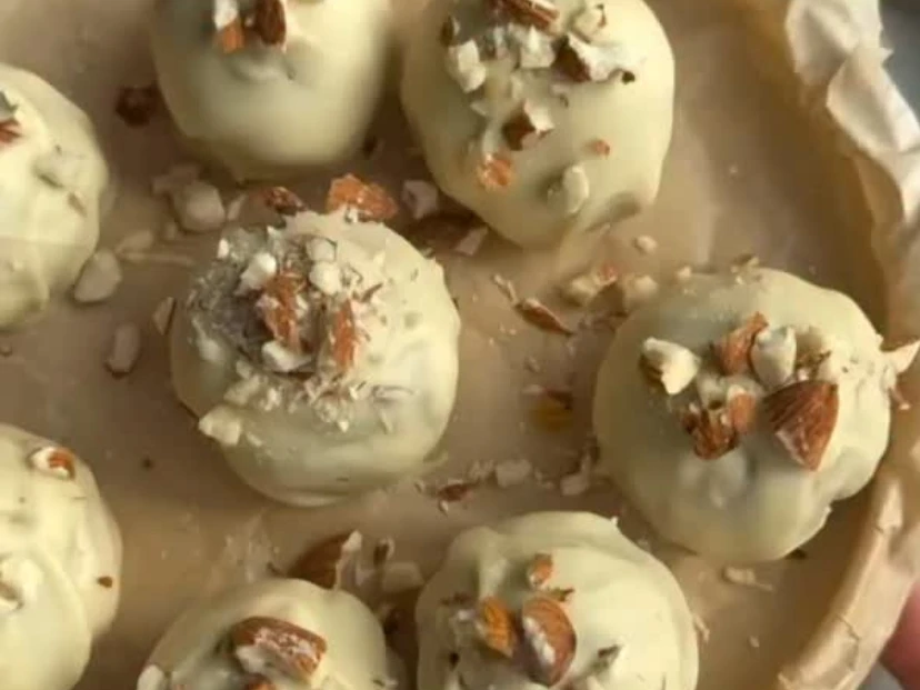 Trufas antiinflamatorias de manzana, avena y chocolate: una opción tentadora y suave para la merienda