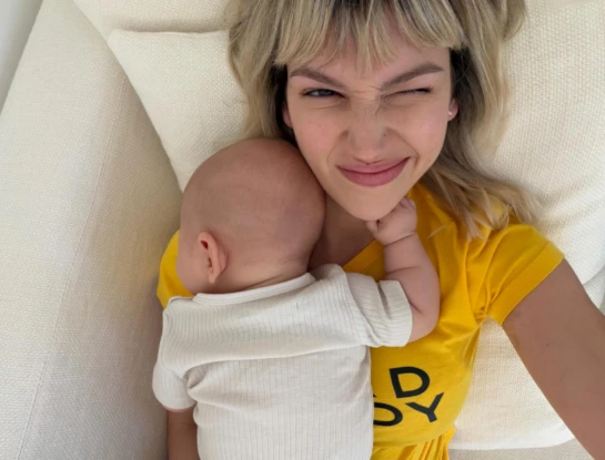Úrsula Corberó y el Chino Darín mostraron las fotos más íntimas de su vida con Dante: "Full time papis"