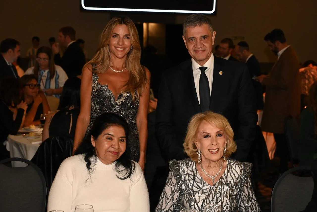 Jorge Macri y María Belén Ludueña junto a Margarita Barrientos y Mirtha Legrand.