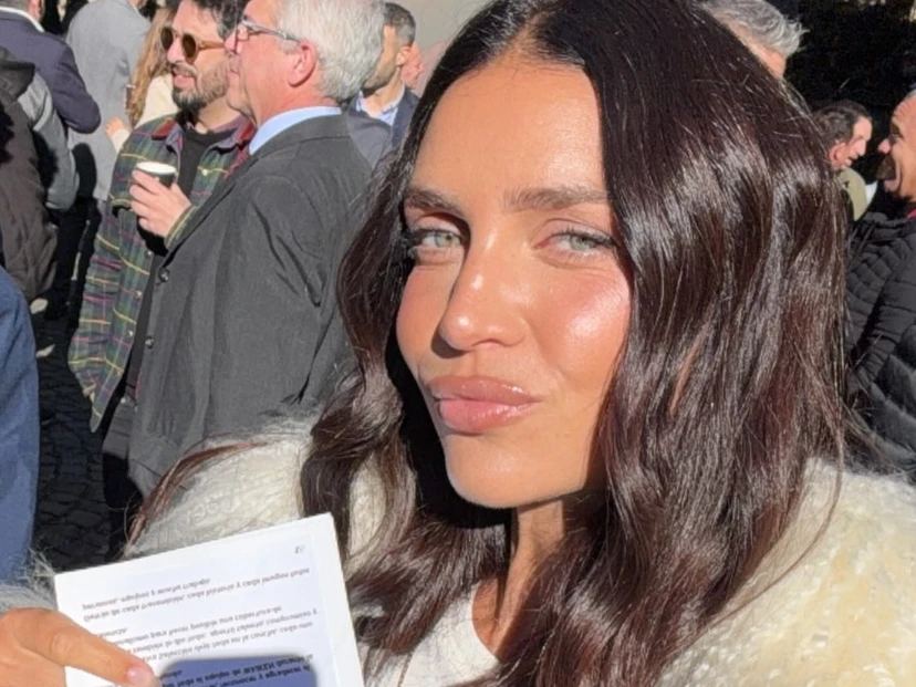 Zaira Nara se sumó al layering: cómo llevar un corsé sobre remera y chaqueta de piel sintética
