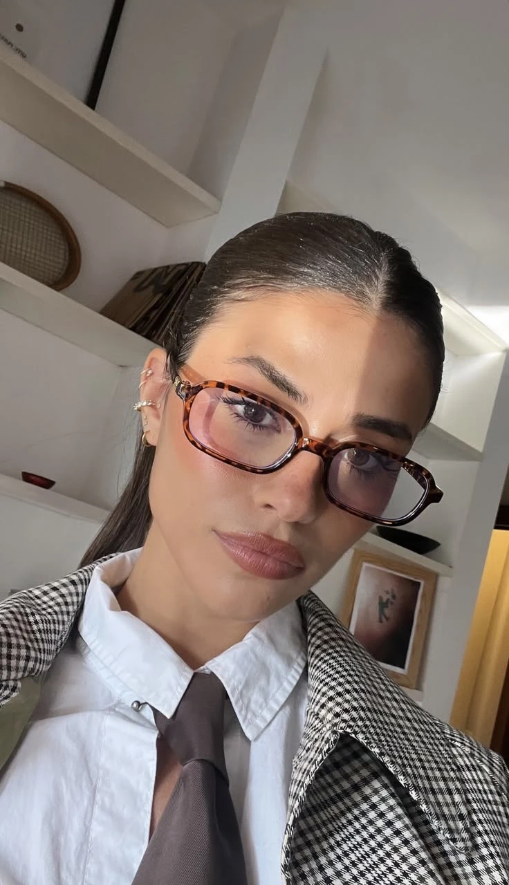 Maquillaje para usar con lentes: los trucos que sí funcionan para potenciar tu mirada