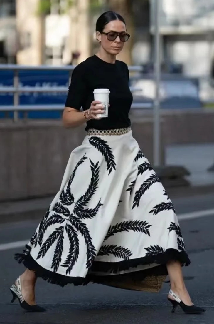 Pampita anticipa la tendencia de primavera: cómo usar una falda midi