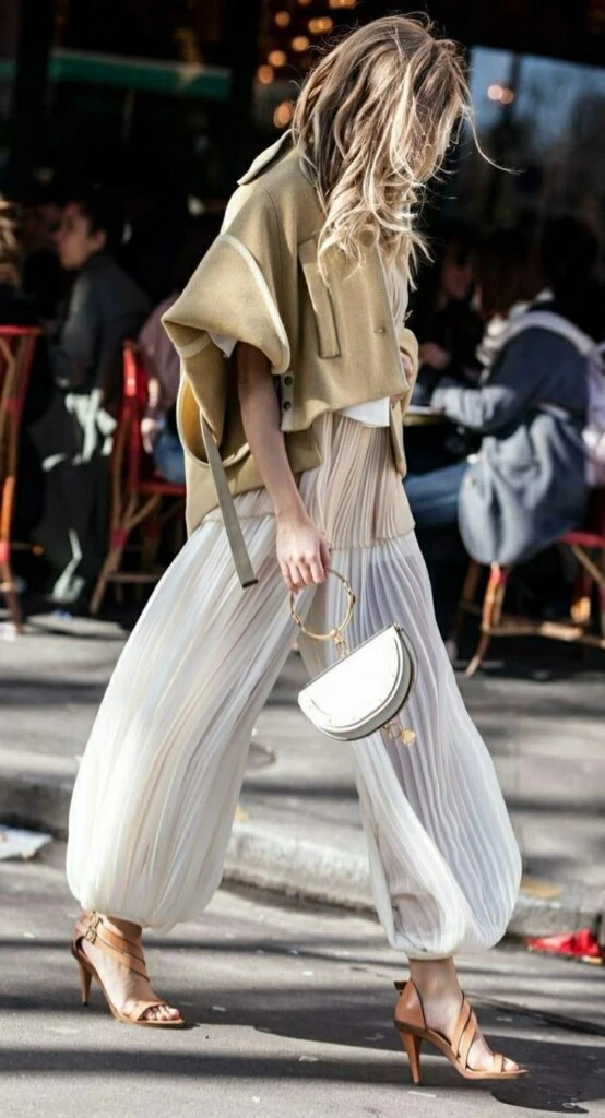 Pantalón globo, el ítem de moda que llega en primavera