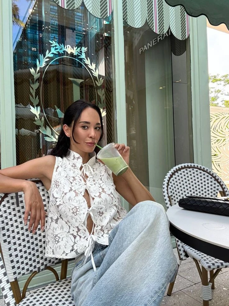 Flor de la V llevó el ítem de tendencia que es un básico ideal para los looks de entretiempo