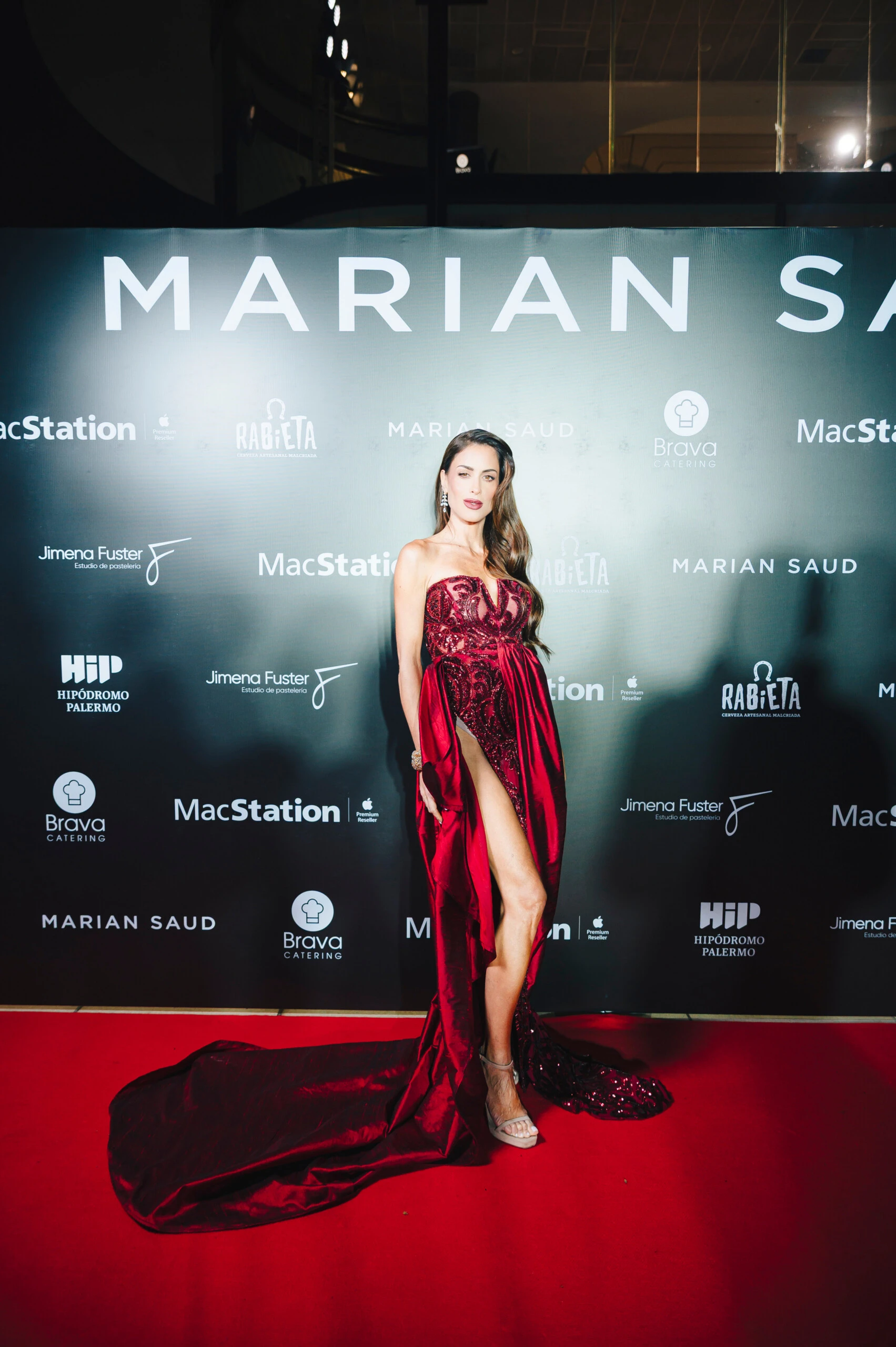 El Hipódromo de Palermo se llenó de glamour para celebrar los más de 25 años de trayectoria de Marian Saud en la alta costura. Las famosas dijeron presente en la presentación de la colección "Play". Mirá todos los detalles y enterate quiénes estuvieron.