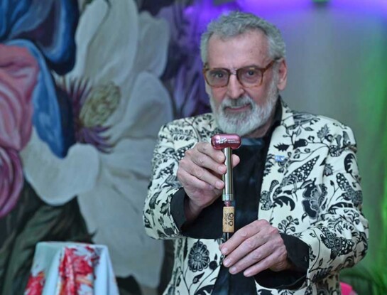 Benito Fernández presentó ETNIA, su primer vino: moda, identidad y un brindis en el Palacio Barolo