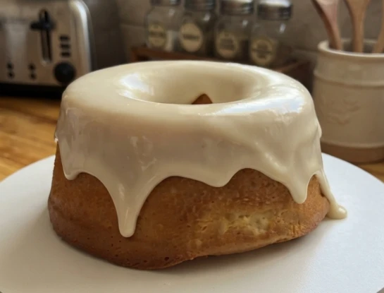 Bizcochuelo casero fácil: la receta con un baño de repostería delicios