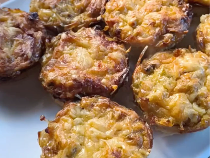 Buñuelos horneados de puerro y cebolla: la receta sin gluten para aprovechar el puré que te sobró