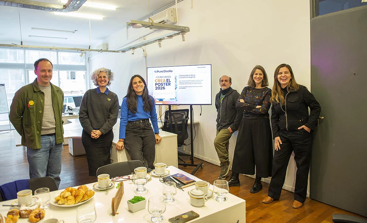 El jurado del concurso "Creá el Póster": referentes del diseño y las artes visuales junto con el equipo creativo de Puro Diseño.