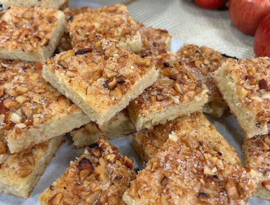 Cuadrados de manzana: una receta simple, húmeda y deliciosa para la merienda