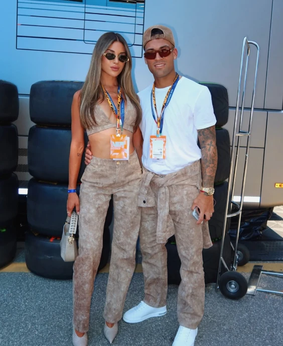 Agustina Gandolfo y Lautaro Martínez apostaron por looks matchy matchy.