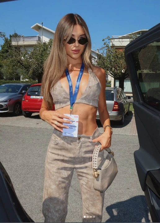 Agustina Gandolfo y Lautaro Martínez apostaron por looks matchy matchy.