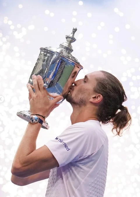 Alexander Zverev con el trofeo que ganó este fin de semana