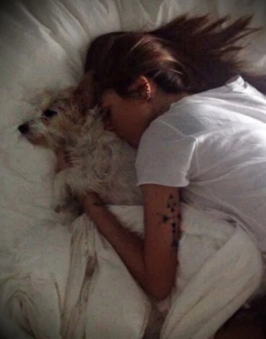Cande Tinelli despidió a su perrita Linda.