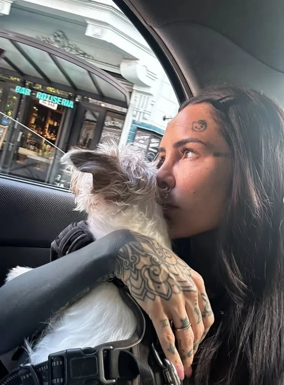 Cande Tinelli despidió a su perrita Linda.