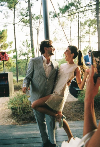 De largo XL a bob: la creadora de contenido que se hizo 5 cambios de look durante su boda