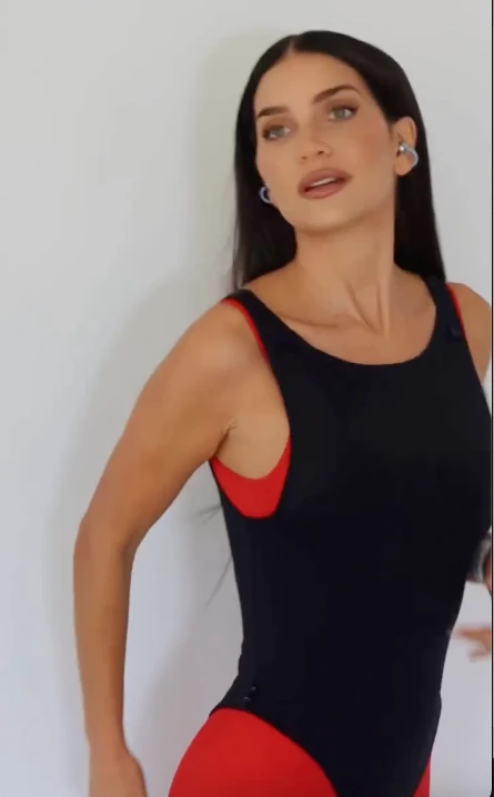 Zaira Nara nos enseña cómo armar un look deportivo inspirado en los años 80