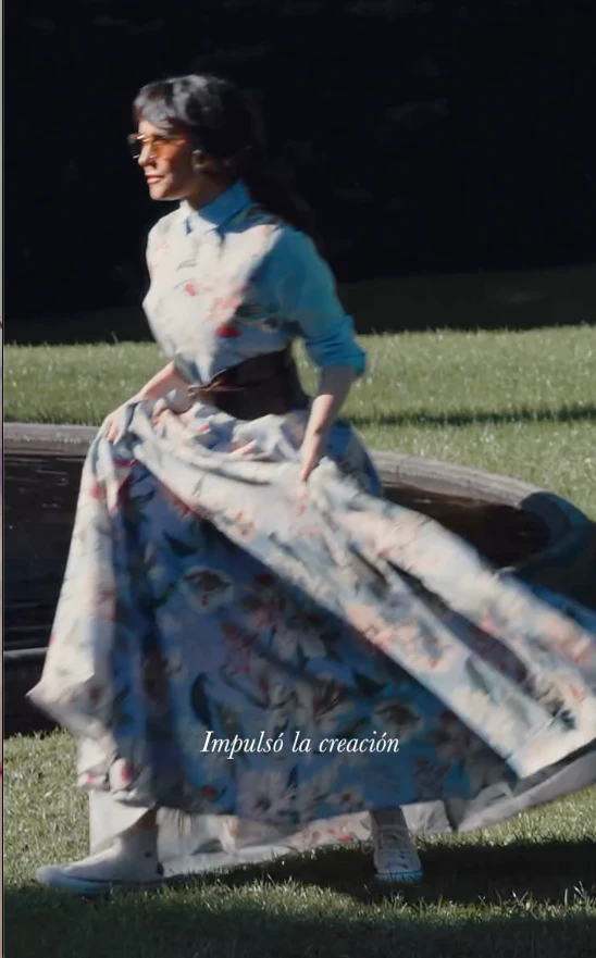 Natalia Oreiro y un look de inspiración cottagecore en celeste, el color más trendy de la primavera