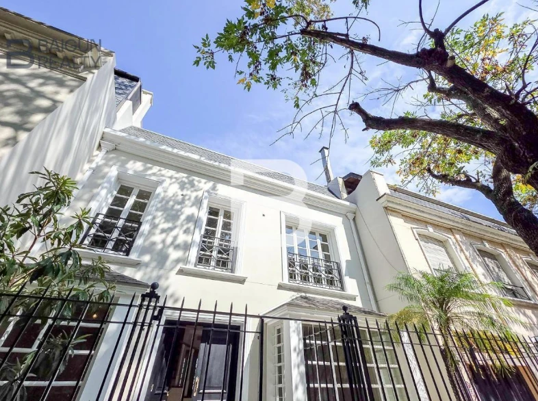 Así es la lujosa casa que Maxi López estaría por comprar en Barrio Parque