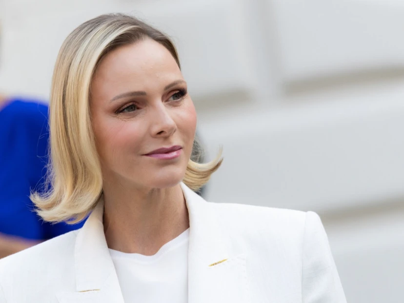 Cómo llevar el traje sastre monocromo según el estilo impecable de Charlene de Mónaco