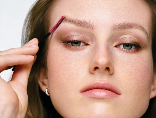 Cómo diseñar las cejas perfectas según la proporción áurea y el método de las que más saben