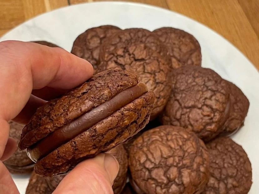 Cookies de chocolate con relleno de chocolate y frambuesas de Osvaldo Gross DESTACADA