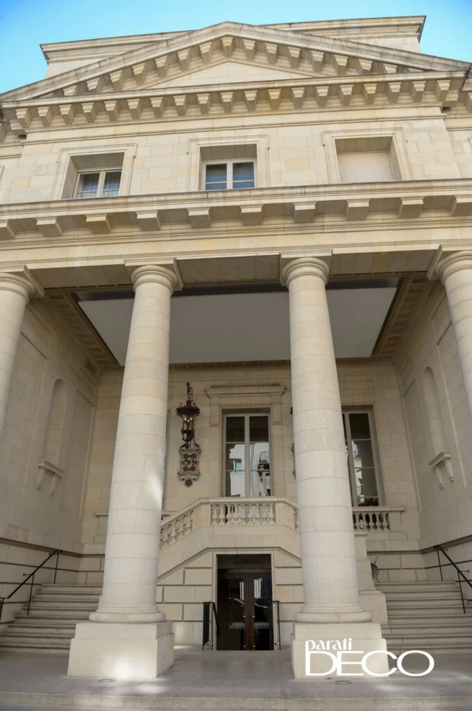 Columnas, simetría y proporciones monumentales: algunas de las claves de la impronta francesa que define la arquitectura del Palacio Duhau.