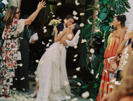 De largo XL a bob: la creadora de contenido que se hizo 5 cambios de look durante su boda