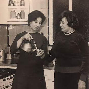 In 1960 she joined Buenas tardes, mucho gusto, where she shared the screen with her assistant Juana “Juanita” Bordoy.