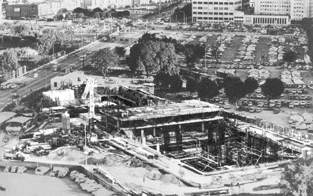 Comienzo de la construcción de las torres UIA (adelante) y Conurban (atrás), ca. 1969.