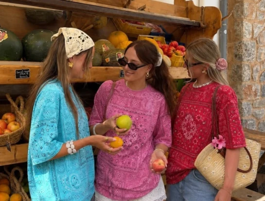 Del pañuelo a la camisa: el estampado bandana se mete en el placard de primavera