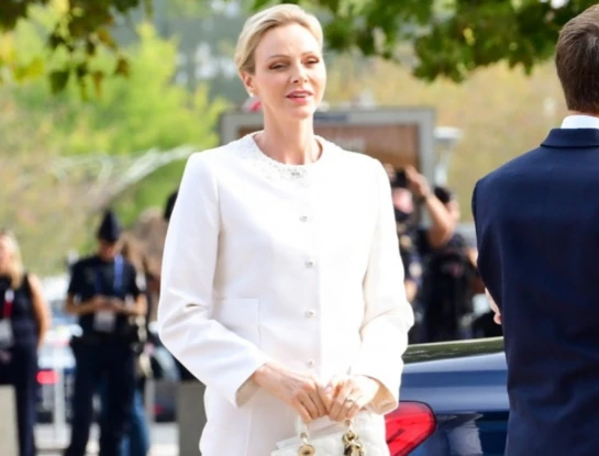 Charlene de Mónaco y el privilegio del blanco: su look Dior ante el Papa León XIV