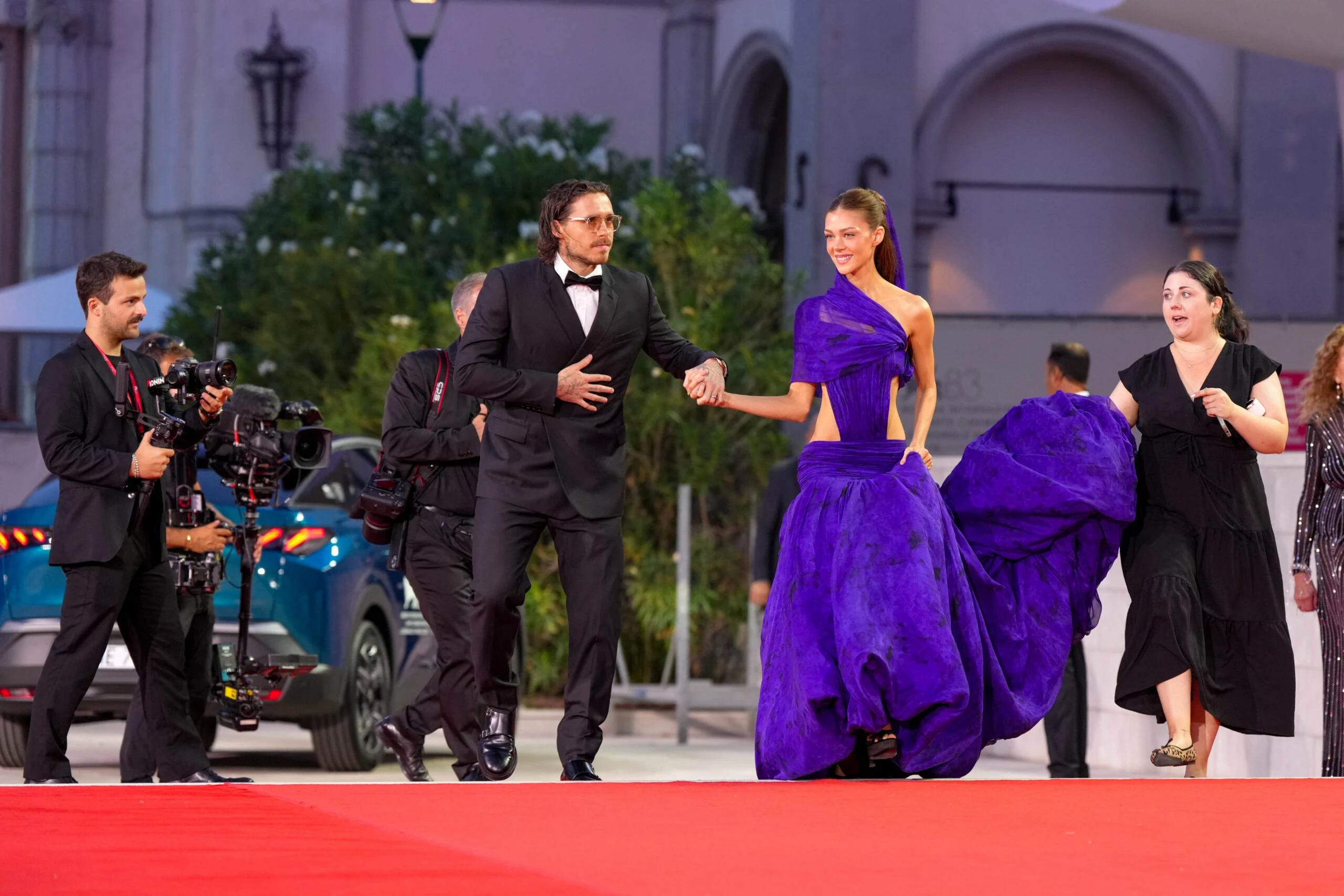 Brooklyn Beckham y Nicola Peltz deslumbraron en el 83ª Festival de cine Internacional de Venecia.