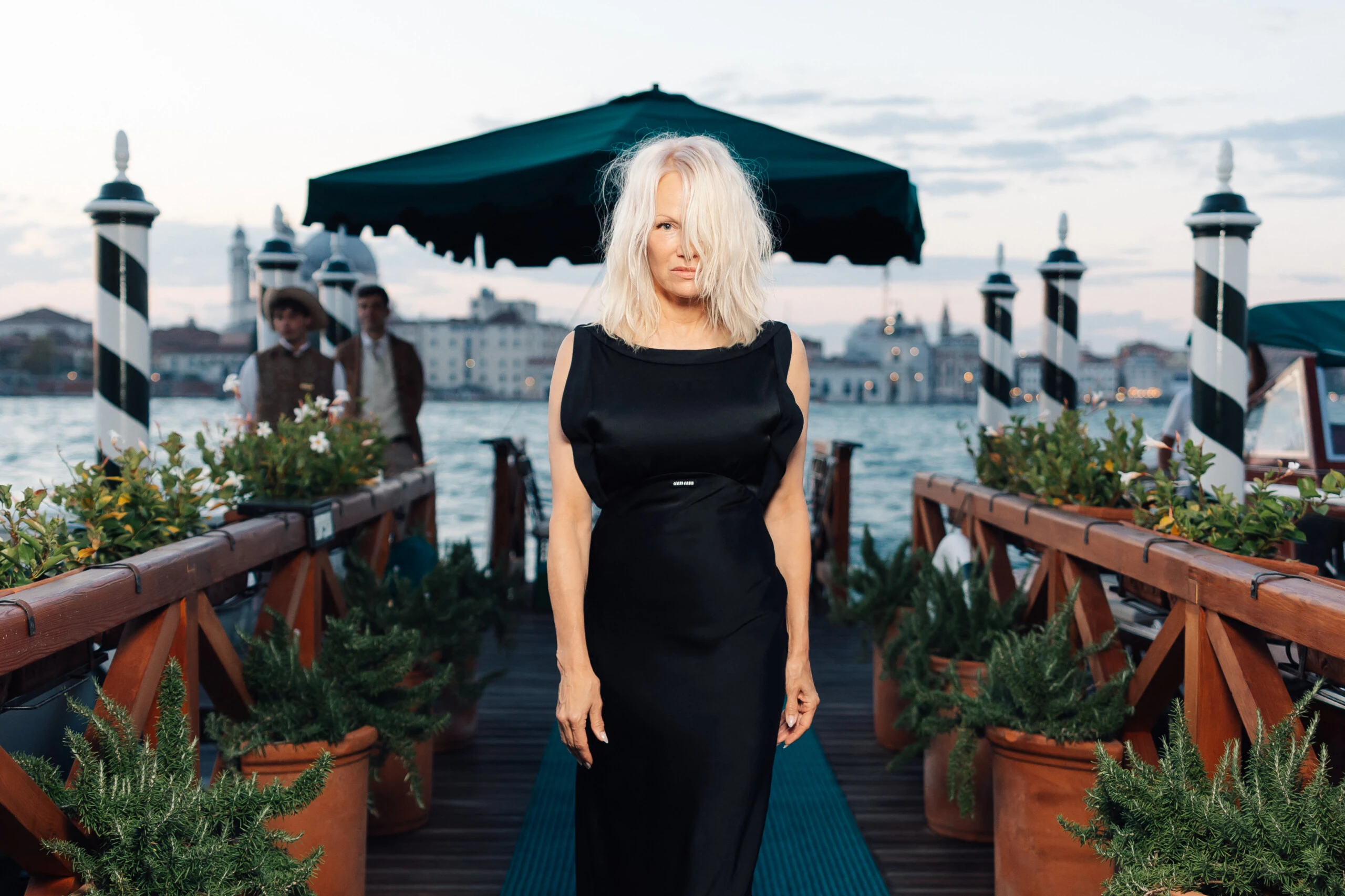 El beauty look de Pamela Anderson en Venecia