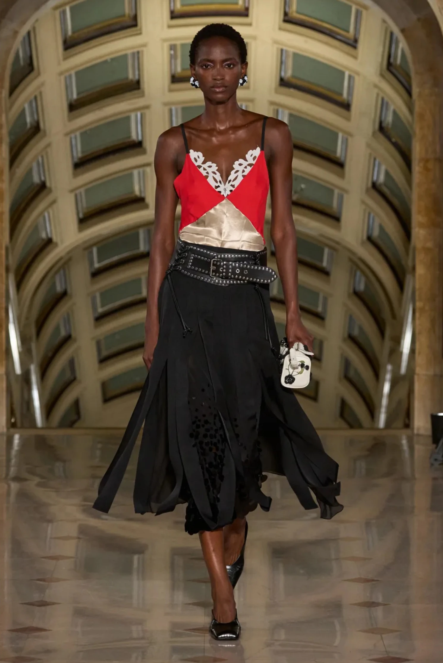 Desfile Altuzarra primavera/verano 2027.