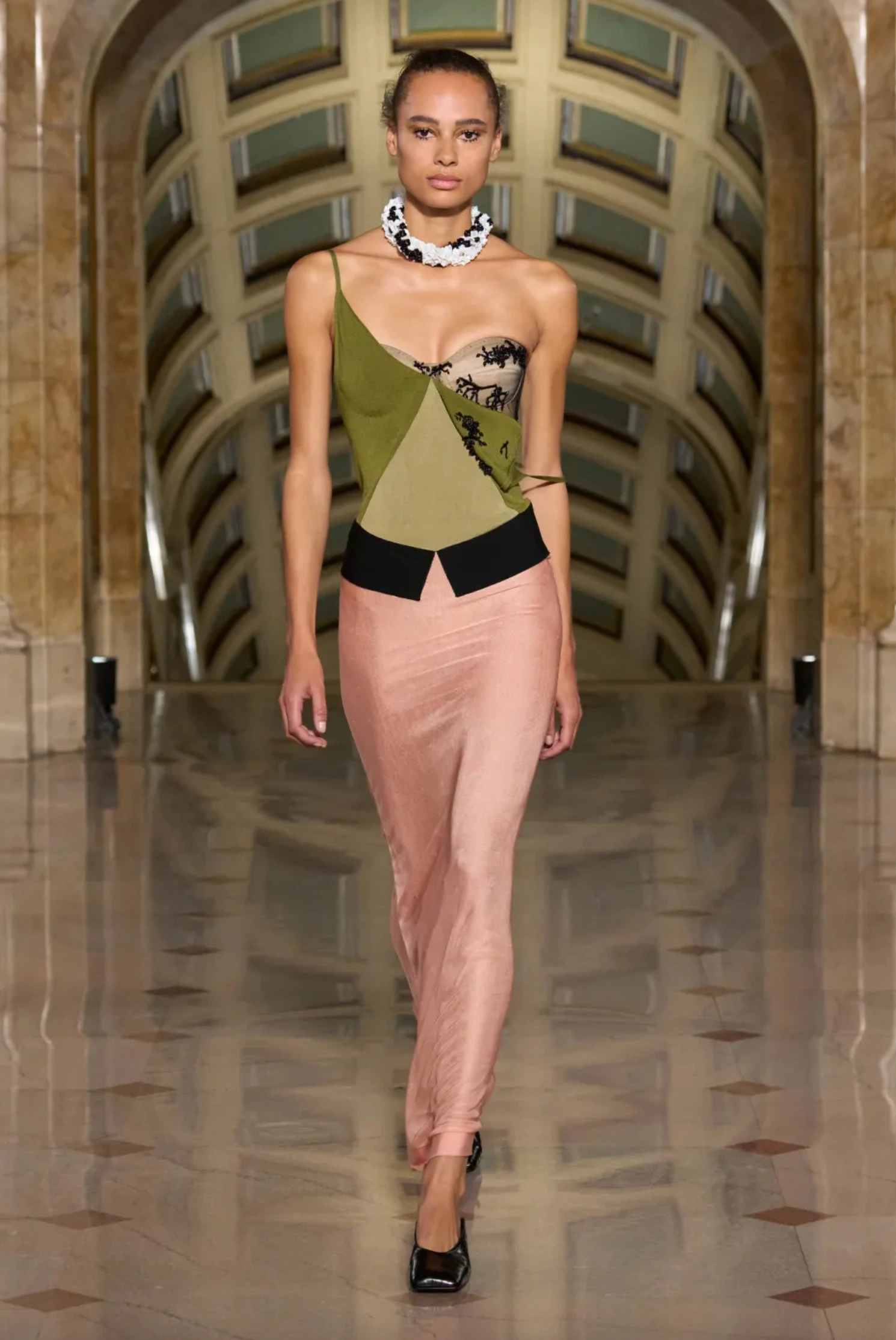 Desfile Altuzarra primavera/verano 2027.