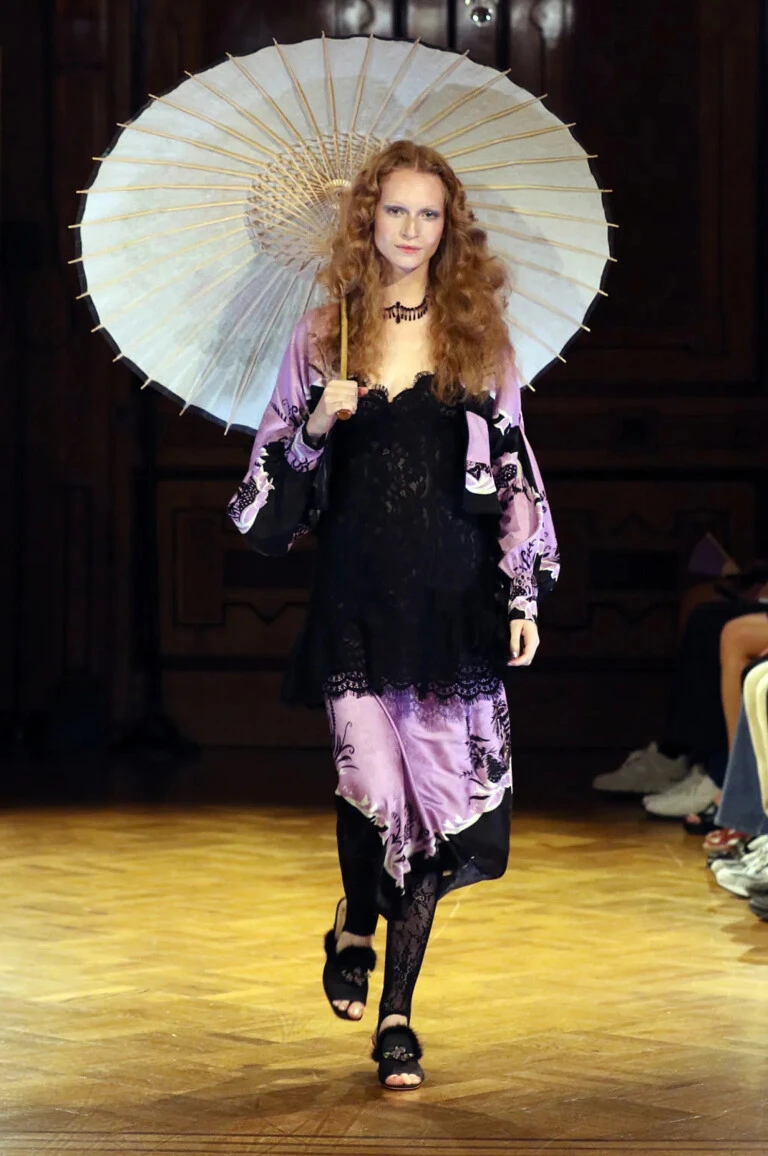 Anna Sui primavera verano 2027.
