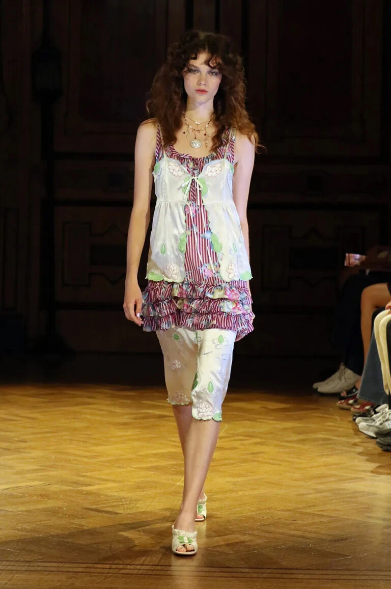 Anna Sui primavera verano 2027.