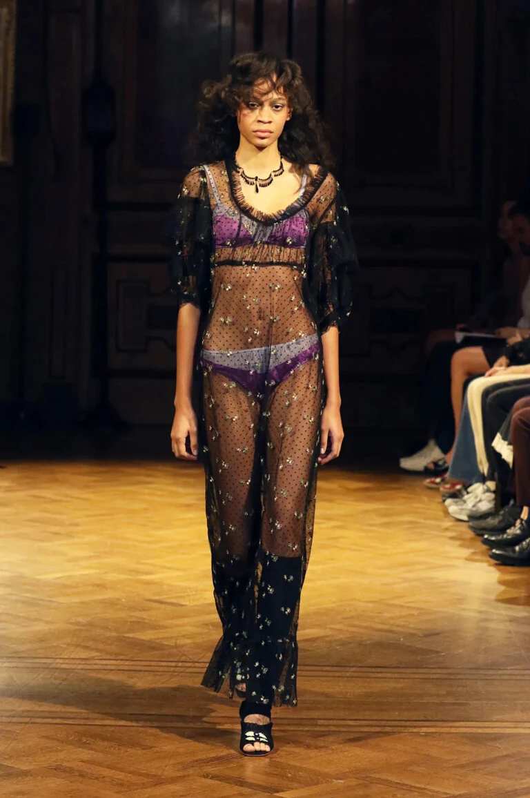 Anna Sui primavera verano 2027.